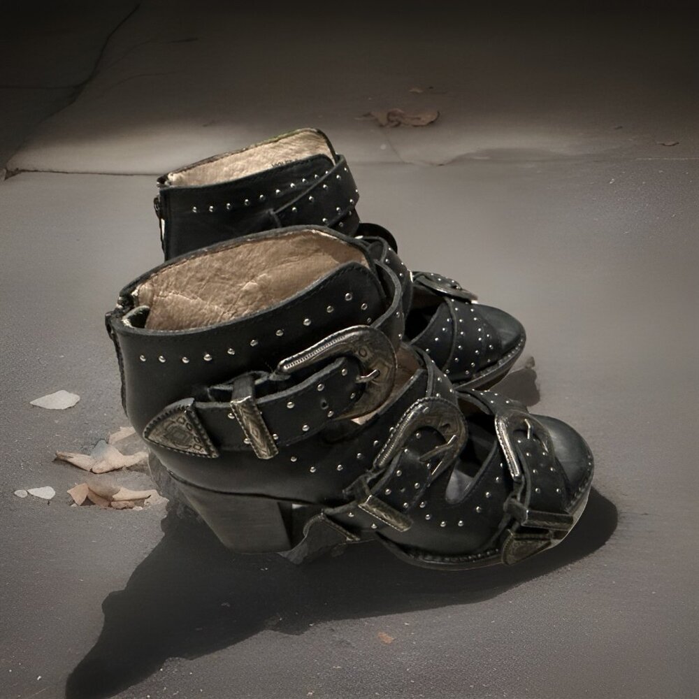 FREEBIRD BY STEVE - VIOLET BLACK LEATHER Sandal/booties SIZE 9 - Picture 2 of 9